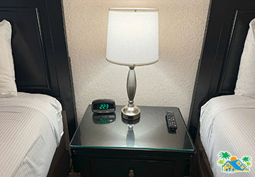 Twin bedroom (4)