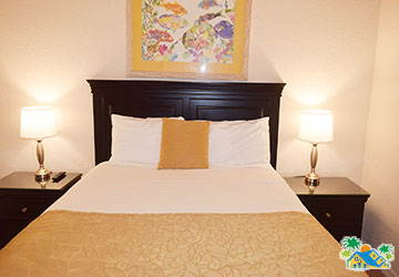 Queen guestroom (2)