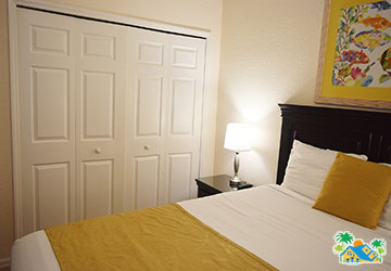 Queen guestroom (4)