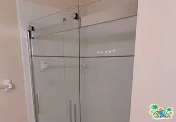 Guest bathroom (1)